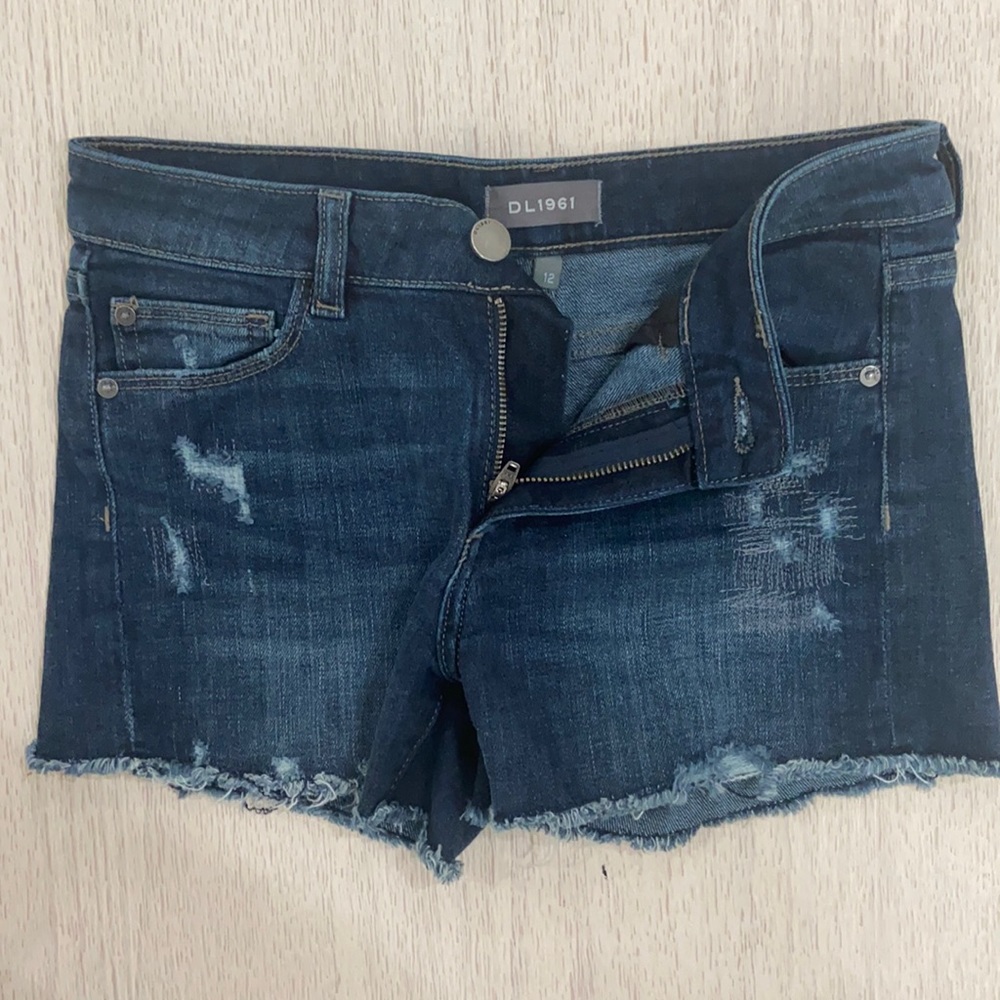 No longer fit my daughter. Worn once.